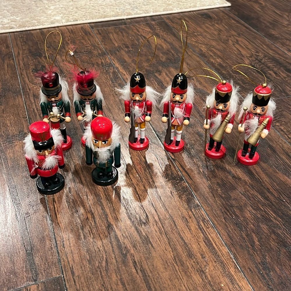 Lot of 8 small nutcrackers 6 ornaments 2 mini nutcrackers